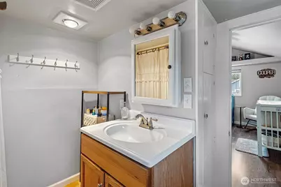 3018 Hollywood Avenue NE, Bremerton, WA 98310 - Photo 13