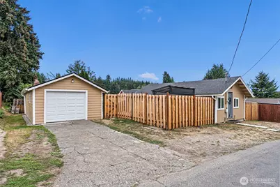 3018 Hollywood Avenue NE, Bremerton, WA 98310 - Photo 1