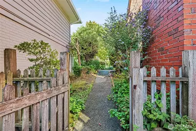 4530 51st Avenue NE, Seattle, WA 98105 - Photo 5
