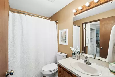 811 NE 57th Street, Seattle, WA 98105 - Photo 23