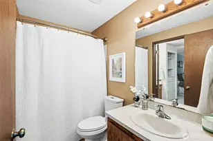 811 NE 57th St, Seattle, WA 98105 - Photo 23
