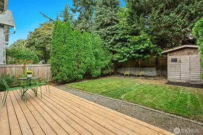 811 NE 57th Street, Seattle, WA 98105 - Photo 29