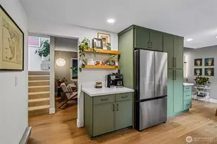 811 NE 57th St, Seattle, WA 98105 - Photo 15