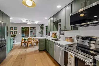 811 NE 57th Street, Seattle, WA 98105 - Photo 13