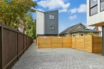 9240 Dayton Avenue N, Seattle, WA 98103 - Photo 31