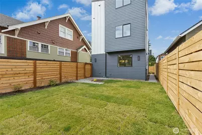 9240 Dayton Avenue N, Seattle, WA 98103 - Photo 29