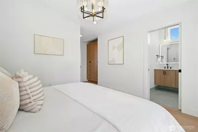 9240 Dayton Avenue N, Seattle, WA 98103 - Photo 23