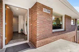 11704 Palatine Ave N, Seattle, WA 98133 - Photo 3