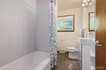 11704 Palatine Avenue N, Seattle, WA 98133 - Photo 23