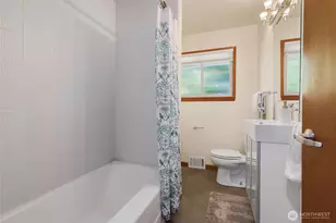 11704 Palatine Ave N, Seattle, WA 98133 - Photo 23