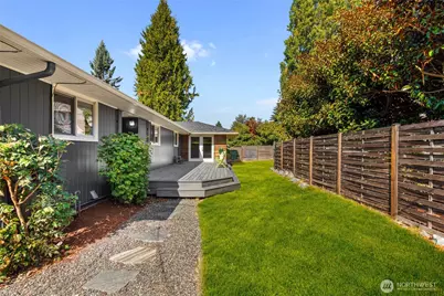 11704 Palatine Avenue N, Seattle, WA 98133 - Photo 17