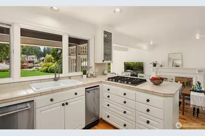 2459 215th Avenue SE, Sammamish, WA 98075 - Photo 19