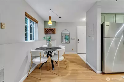 952 N 35th Street #102, Seattle, WA 98103 - Photo 11