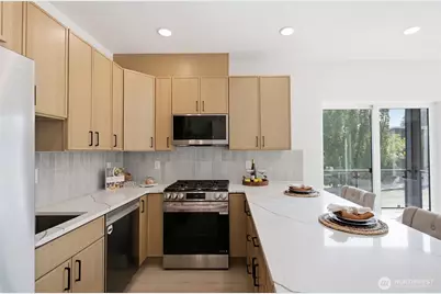 5718 NE 65th Street, Seattle, WA 98115 - Photo 3