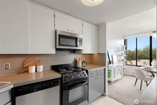 601 Belmont Ave E, Seattle, WA 98102 - Photo 19