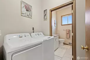 10821 Crestwood Dr S, Seattle, WA 98178 - Photo 17