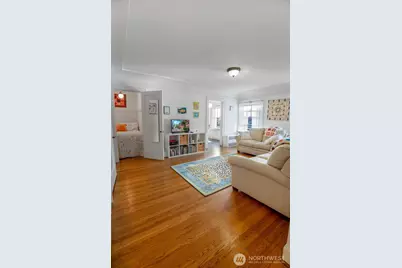 1605 E Olive Street #208, Seattle, WA 98122 - Photo 3