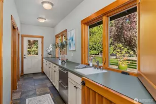 7183 NE Eagle Harbor Dr NE, Bainbridge Island, WA 98110 - Photo 17
