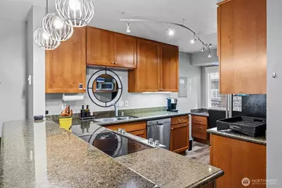 130 105th Avenue SE #219, Bellevue, WA 98004 - Photo 7