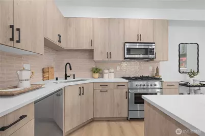 6538 B Latona Avenue NE, Seattle, WA 98115 - Photo 5