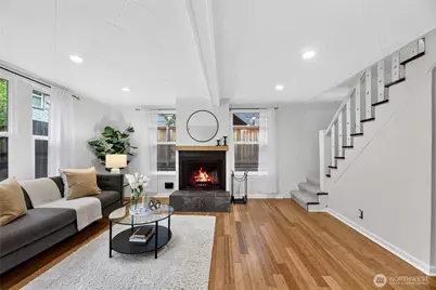 2732 NE 54th Street, Seattle, WA 98105 - Photo 3