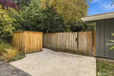 3860 NE 41st Street, Seattle, WA 98105 - Photo 25
