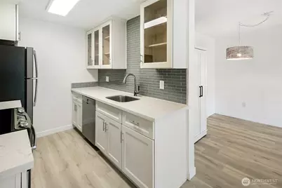 9255 Greenwood Avenue N #27, Seattle, WA 98103 - Photo 3
