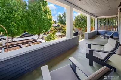 4023 47th Avenue SW, Seattle, WA 98116 - Photo 3
