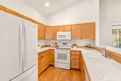 18555 NE 57th Street #18555, Redmond, WA 98052 - Photo 11
