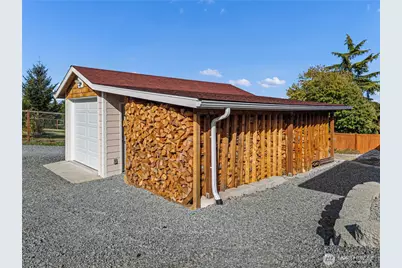 8203 Woodland Avenue E, Puyallup, WA 98371 - Photo 39