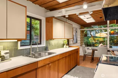 13347 12th Avenue NE, Seattle, WA 98125 - Photo 11