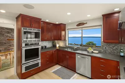 2583 Magnolia Boulevard W, Seattle, WA 98199 - Photo 11