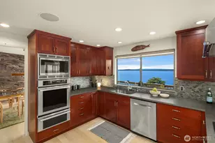 2583 Magnolia Blvd W, Seattle, WA 98199 - Photo 11