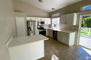 19805 E 122nd St, Bonney Lake, WA 98391 - Photo 3