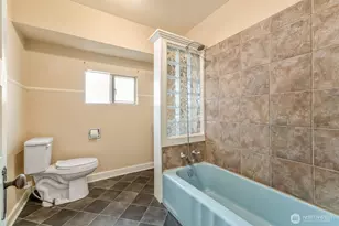 700 Warren Ave N, Seattle, WA 98109 - Photo 23