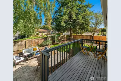 8015 42nd Avenue NE, Seattle, WA 98115 - Photo 7