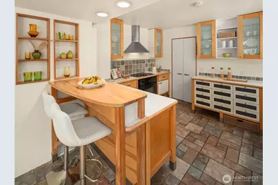 8015 42nd Avenue NE, Seattle, WA 98115 - Photo 9