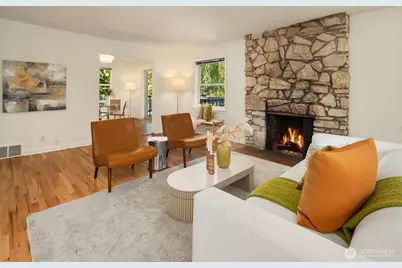 8015 42nd Avenue NE, Seattle, WA 98115 - Photo 3
