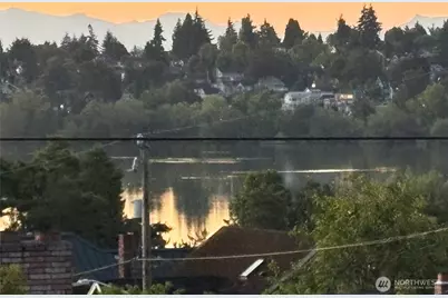 7111 Linden Avenue N #304, Seattle, WA 98103 - Photo 37