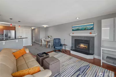7111 Linden Avenue N #304, Seattle, WA 98103 - Photo 5