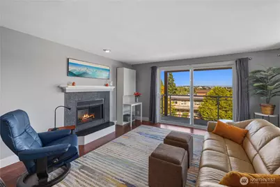7111 Linden Avenue N #304, Seattle, WA 98103 - Photo 3