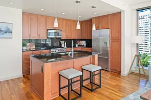 10650 NE 9th Pl, Bellevue, WA 98004 - Photo 7