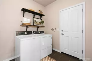 14509 Knoll Park Dr E, Bonney Lake, WA 98391 - Photo 13