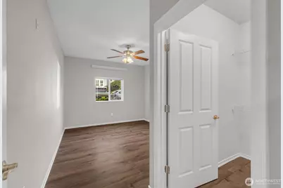 1731 10th Avenue NE #B105, Issaquah, WA 98029 - Photo 17