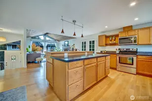 13732 A Corliss Ave N, Seattle, WA 98133 - Photo 9