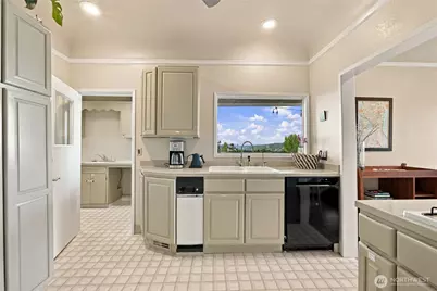 10115 66th Avenue S, Seattle, WA 98178 - Photo 13