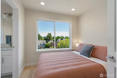 8043 19th Avenue NE, Seattle, WA 98115 - Photo 9