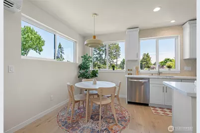 8043 19th Avenue NE, Seattle, WA 98115 - Photo 3