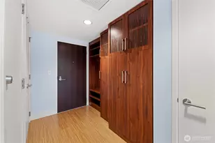 820 Blanchard St, Seattle, WA 98121 - Photo 3