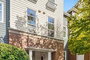 1387 Huckleberry Cir, Issaquah, WA 98029 - Photo 1